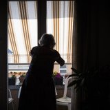 Genève lance une vaste enquête en ligne auprès des 92'000 personnes âgées qui vivent dans le canton. Avec pour objectif de connaître leurs besoins pour adapter sa politique des seniors (illustration). KEYSTONE/JEAN-CHRISTOPHE BOTT